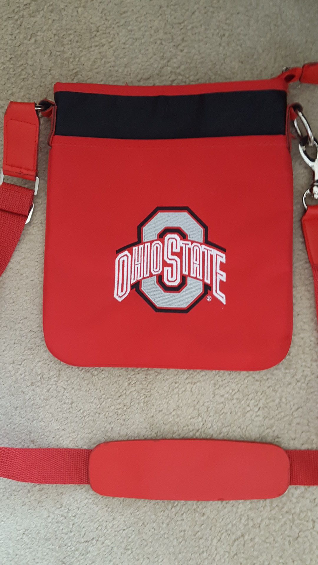 OSU Ohio State Nylon Embroidered Cross Body Purse/Bag. Adjustable strap with heavy duty latch. Inside zipper pocket as well as 2 smaller pockets.