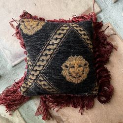 Vintage Small Baroque Lion Head Motif  Throw Pillow 