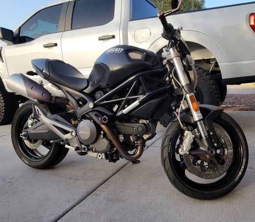 2010 Ducati Monster 696