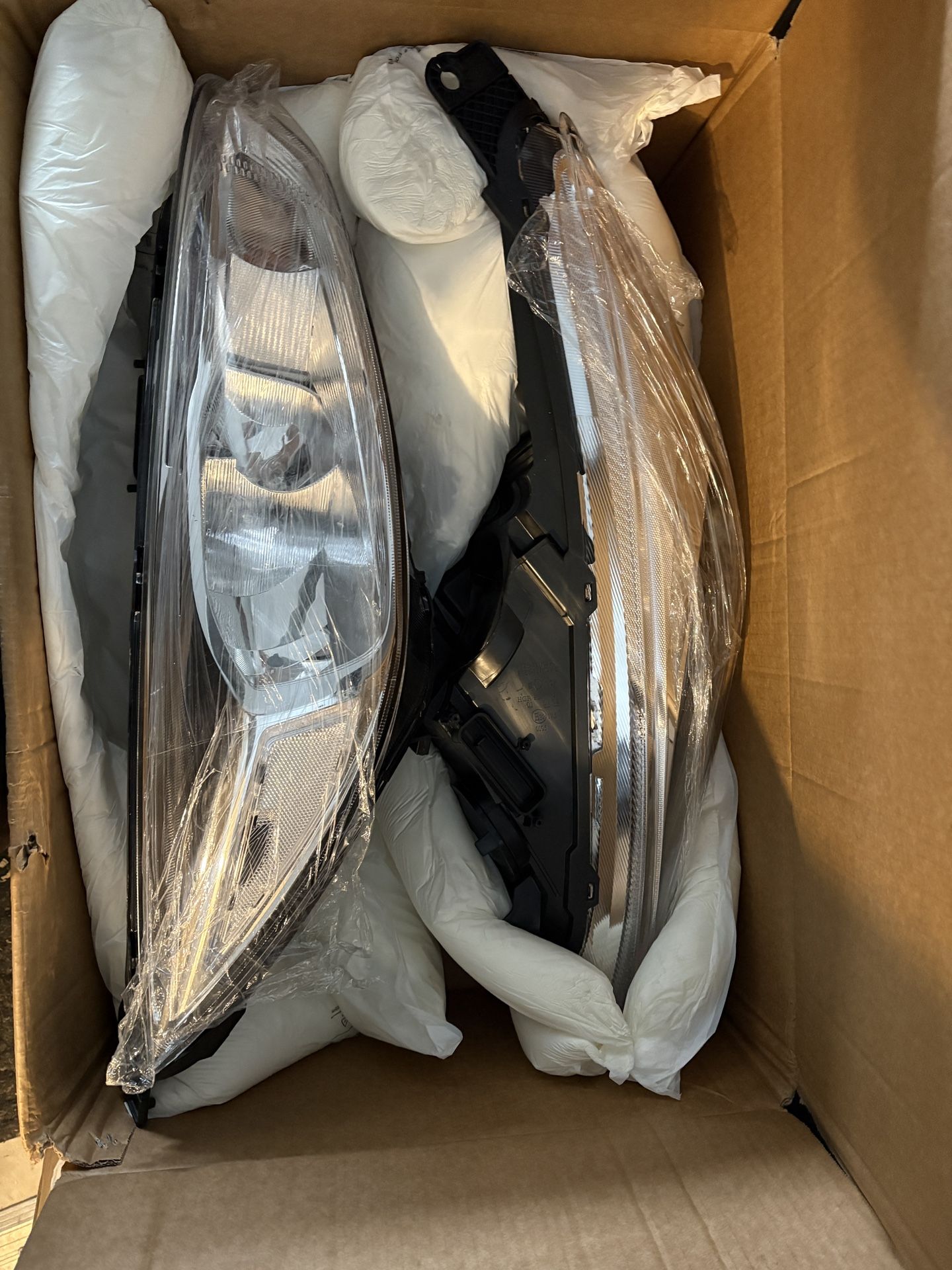 2015–2018 Ford Focus Headlights – Chrome Housing Halogen Pair (Left & Right, No LED DRL)