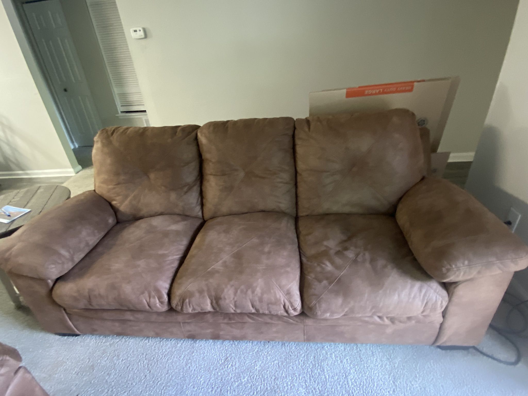 MUST SELL !!!! Living Room Couch $100