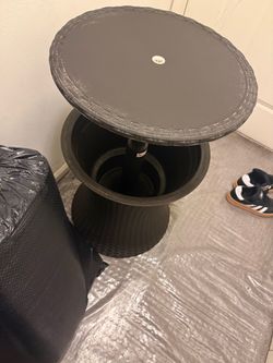 Cooler table