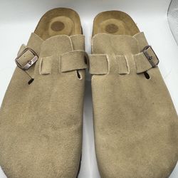 CUSHIONAIRE Hana - Genuine Leather Suede Classic Clog size #M-11