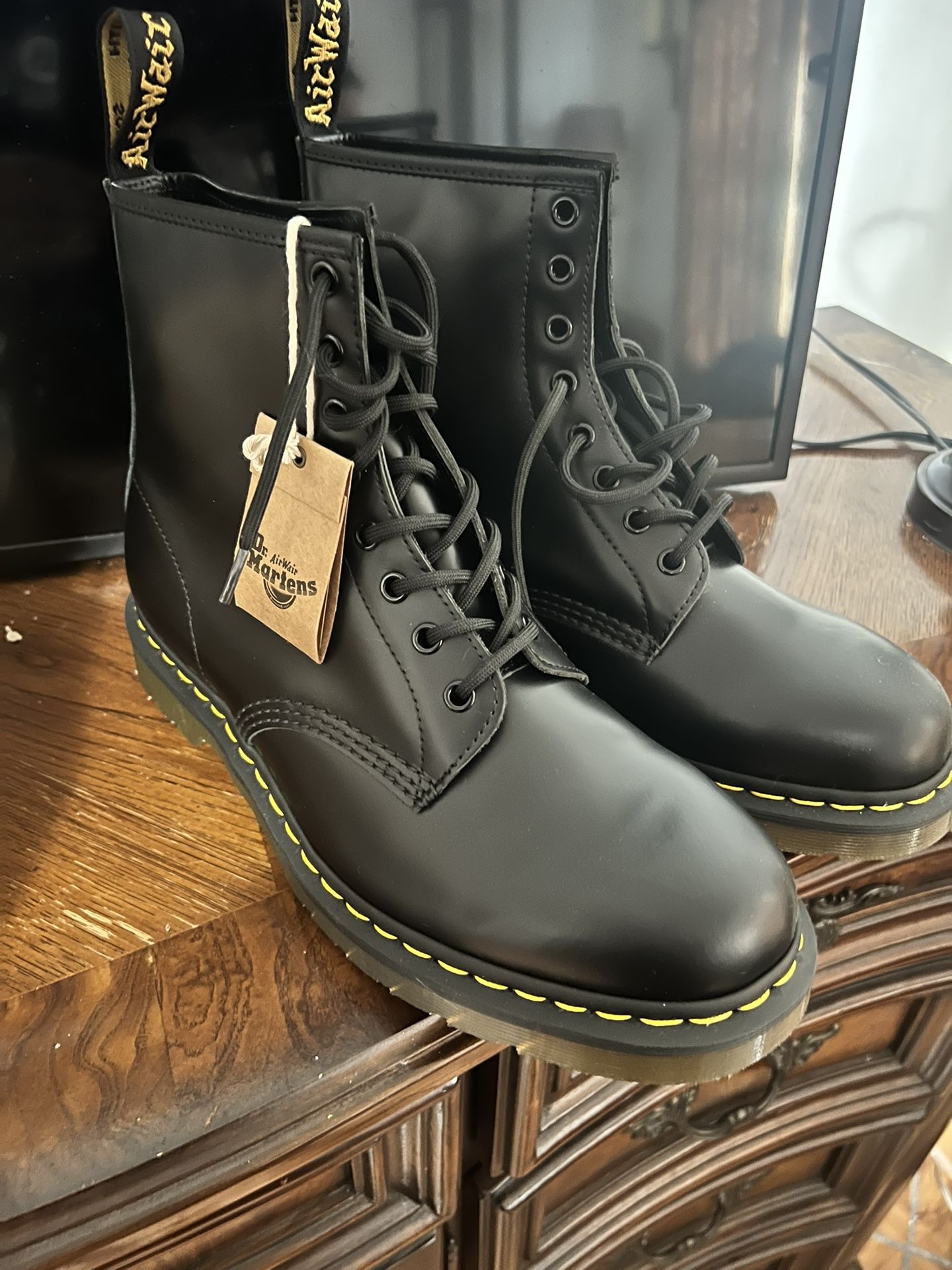 NEW Dr Martens Black 1460 8 Eye