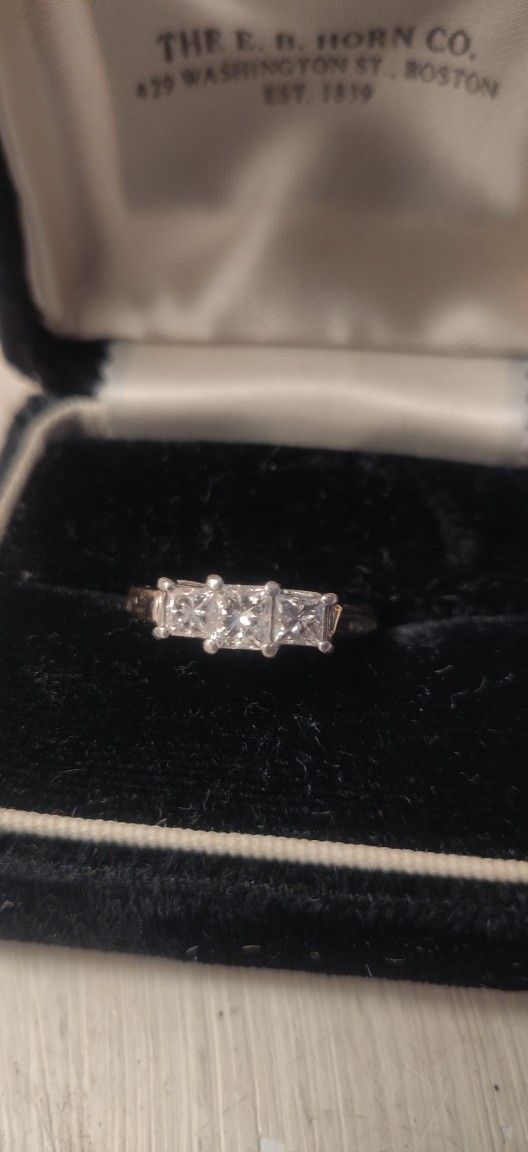 REAL DIAMOND RING/ CHECK OUT APPRAISAL IN PICTURE IT HAS ALL THE INFORMATION ON THIS RING/REASONABLE OFFERS WELCOME 