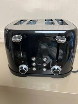 Amazon Basics 4-slot toaster