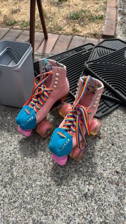 Moxy roller skates