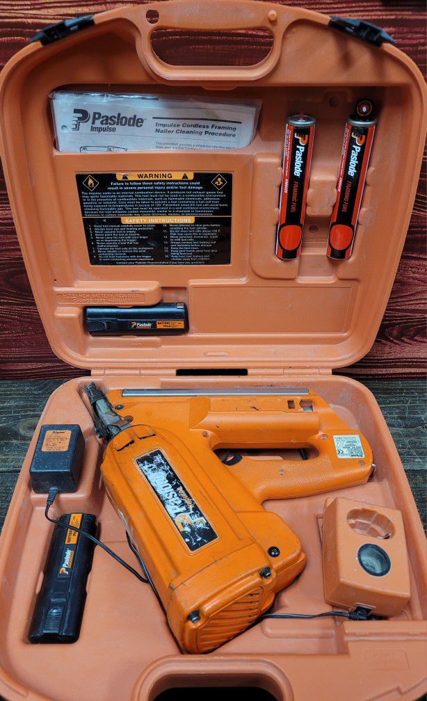 Paslode IMCT Framing Nailer (900420) w/ 2 batteries and Charger in Hardcase 