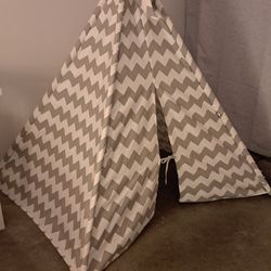 Discovery Kids Teepee Play Tent.
