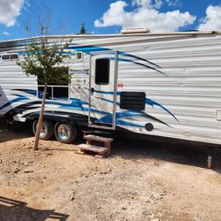 2009 TOY HAULER