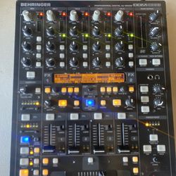 Mixer Behringer CDM4000  