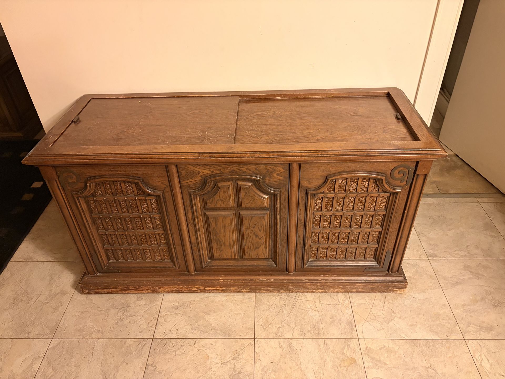 Sterio/Hi-Fi Radio And Record Player