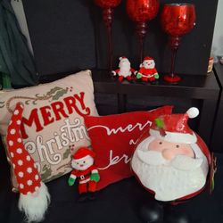 Indoor/outdoor Metal decorative Santa Figurine  With pillow 