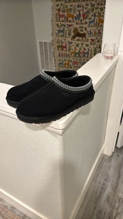 Size 11 Brand new Tasman 2 UGGs
