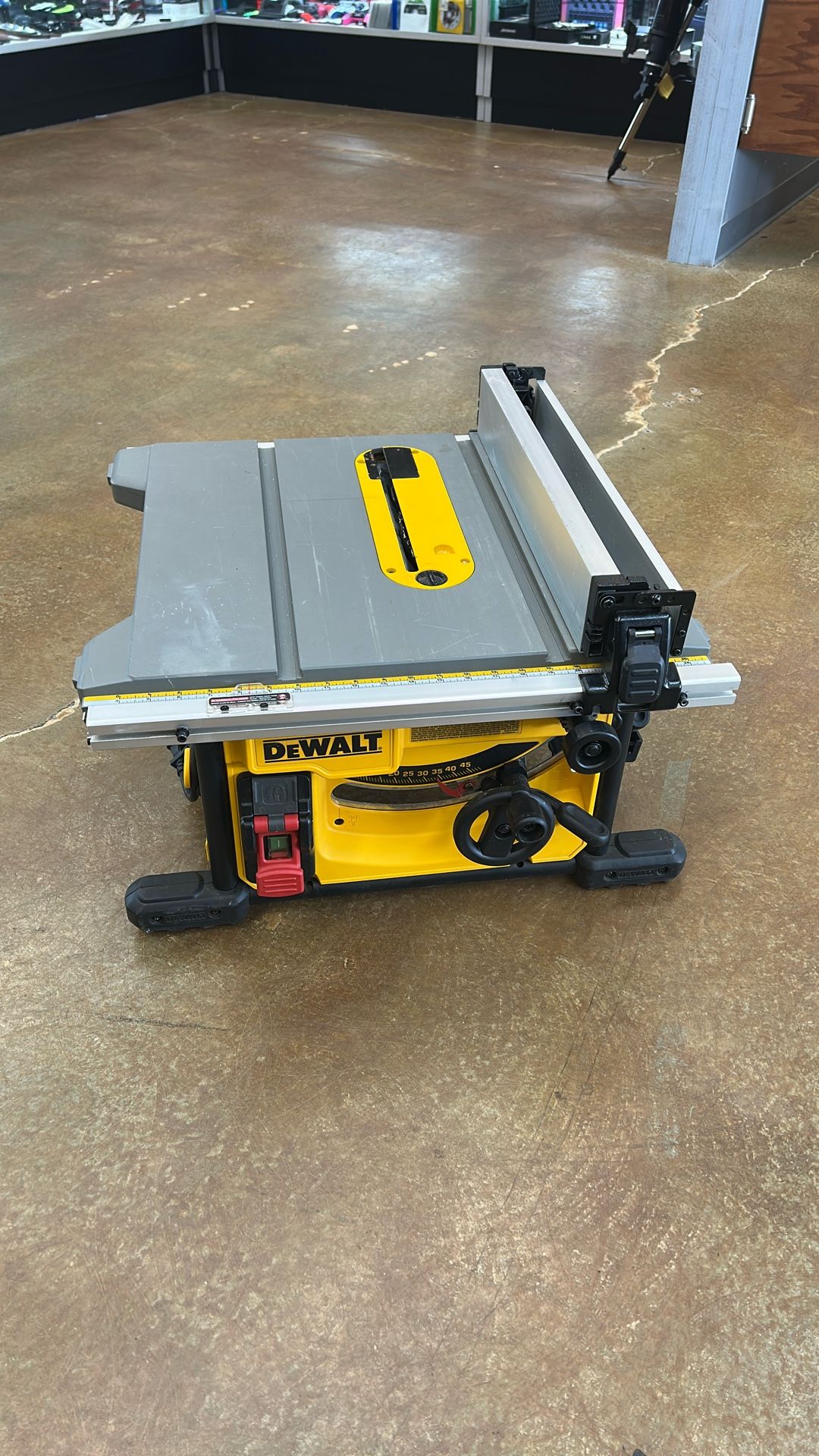 Dewalt 15 Amp Corded 8 1/4 Inch Compact Portable Job Site Table Saw No Stand