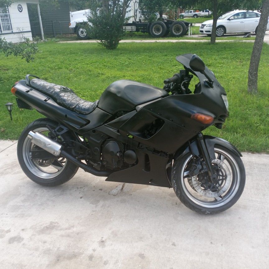 1997 Kawasaki Ninja ZX6E for Sale in San Antonio, TX - OfferUp