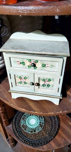 VTG French Country mini jewelry chest