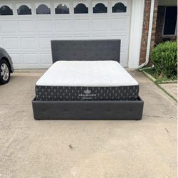 Beautiful Queen Size Platform Bed With Storage Drawers + Mattress