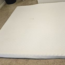 Move Out Sale (KING SIZE Matress Topper 4inch)