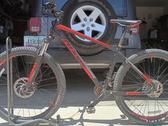 27.5 inch Giant Talon 3 mountain bike