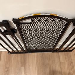 Super wide safety gate