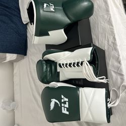 FLY BOXING GLOVES AND CUP