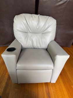 Kids recliner w/cup holder