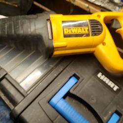 Dewalt Electric  Saw Saw