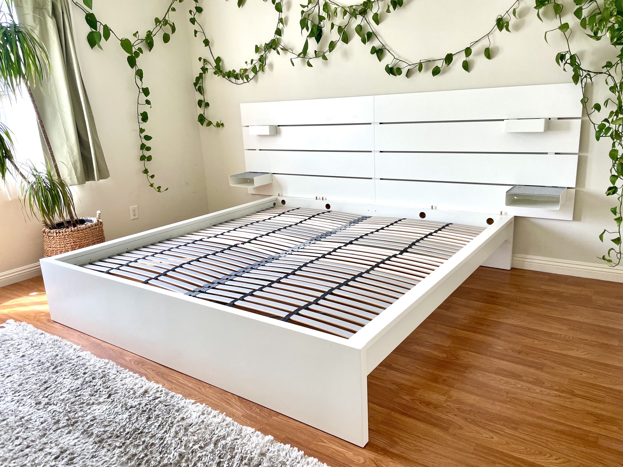 KING ikea malm bed & nordli headboard, excellent condition!