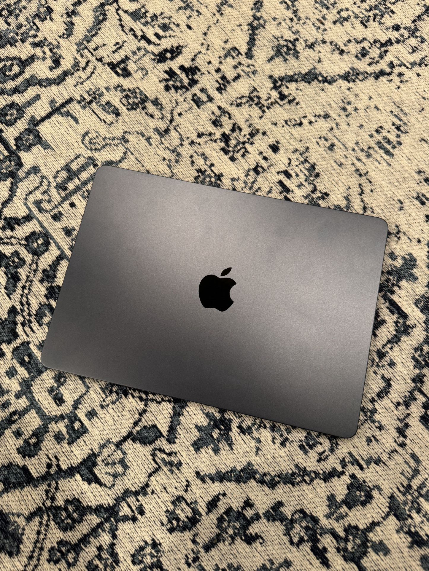 MacBook Air (M2, 16GB RAM) - Excellent Condition
