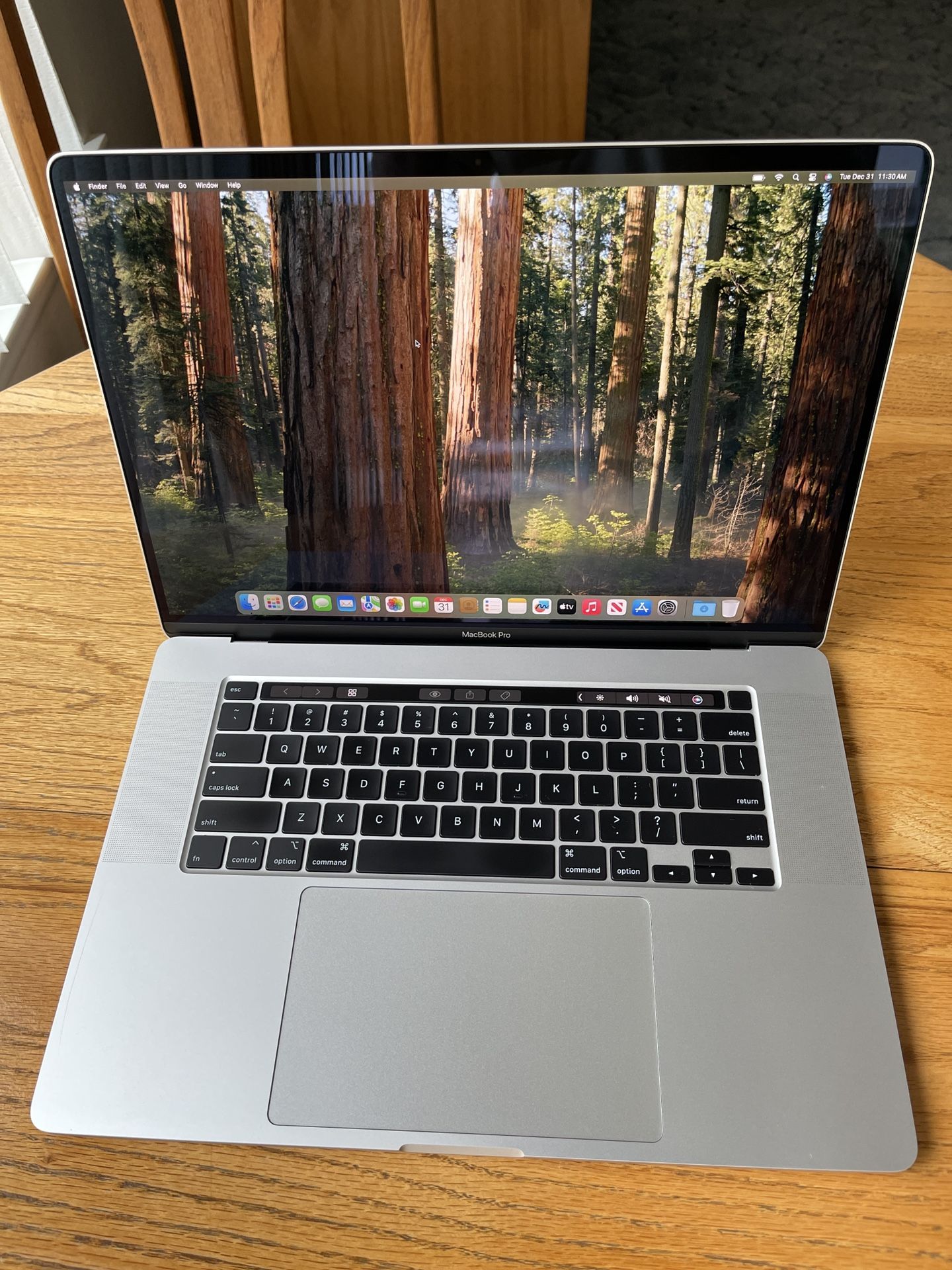 Apple MacBook Pro 2019, 16GB Ram, 512GB SSD, Intel i7 2.6Ghz 6 core CPU, 4GB GPU, 16 inch