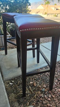 2 barstools