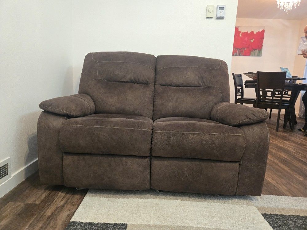 Manual Reclining Loveseat