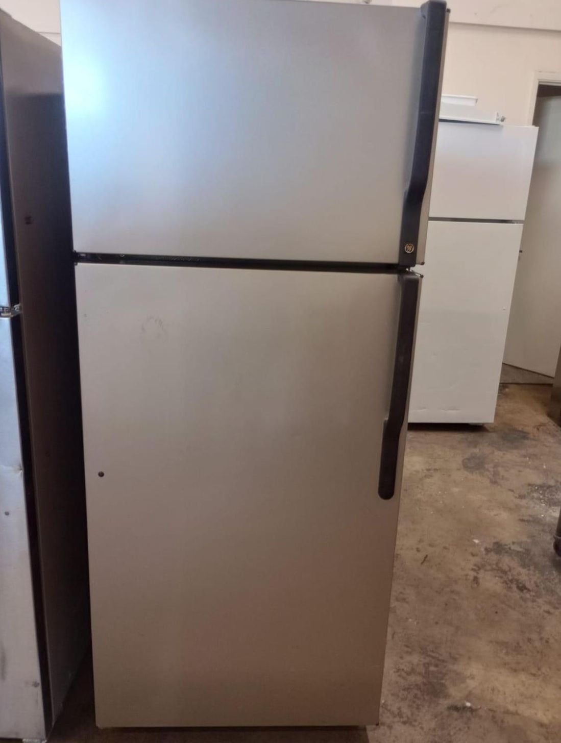 Good GE Refrigerator - GREAT condition!