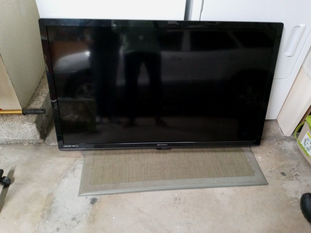 50 Inch Emerson TV for Sale in Chino Hills, CA OfferUp