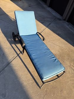 Outdoor Patio Chaise Lounge with Cushion