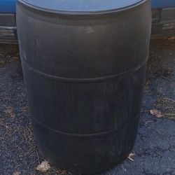 Price Reduced *  Black Plastic 55 Gallon Barrel / Rain Barrel 