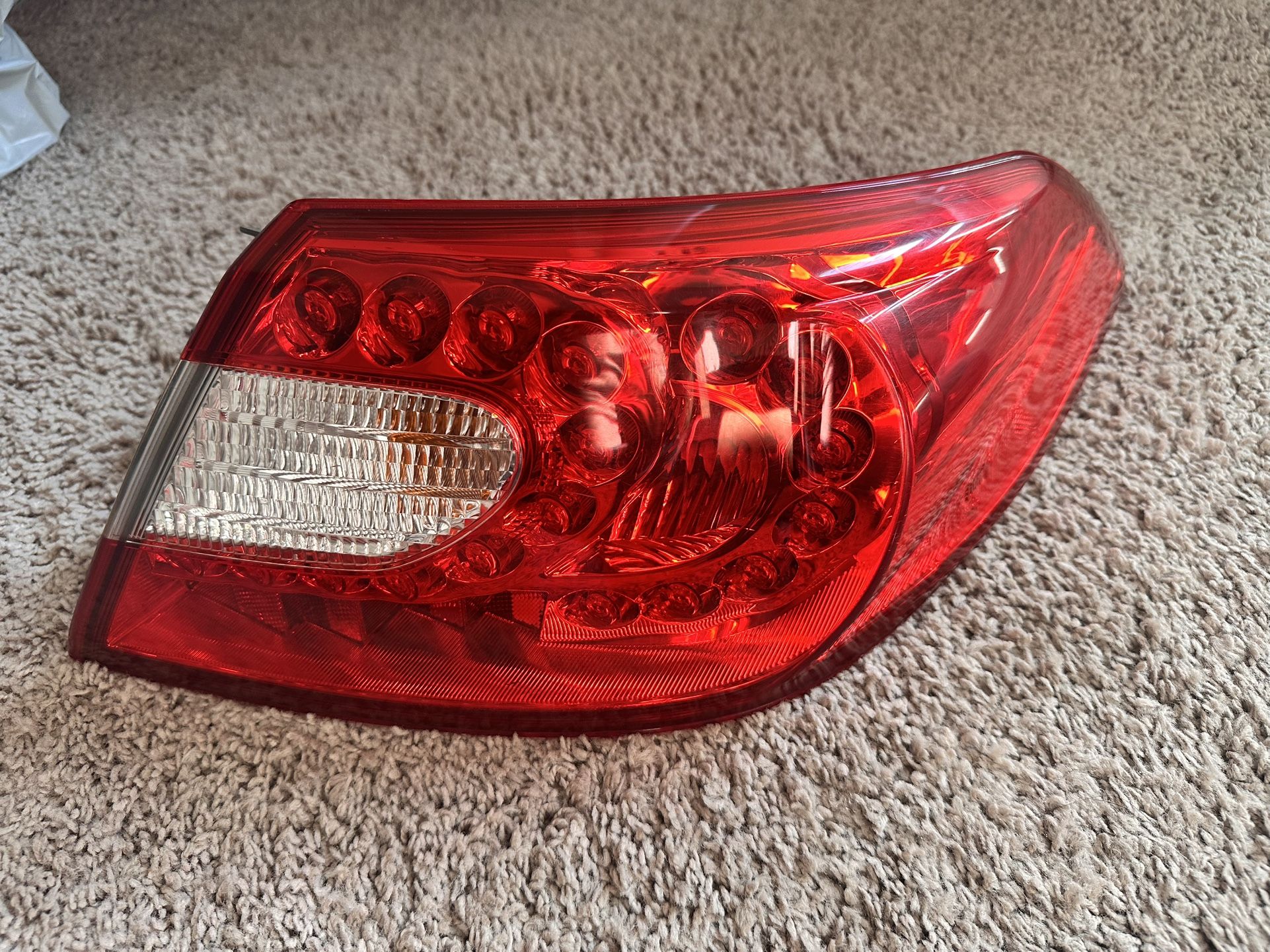 2011-2013 Infiniti m37 Tail Light