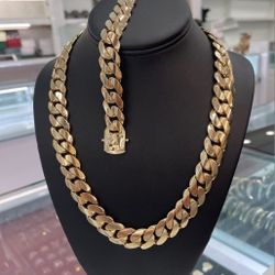 New  Cuban Link Set 14k Gold Plated Doesn't Loses 