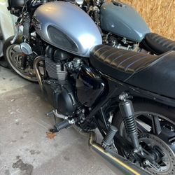 Triumph Bonneville (2014) Cafe