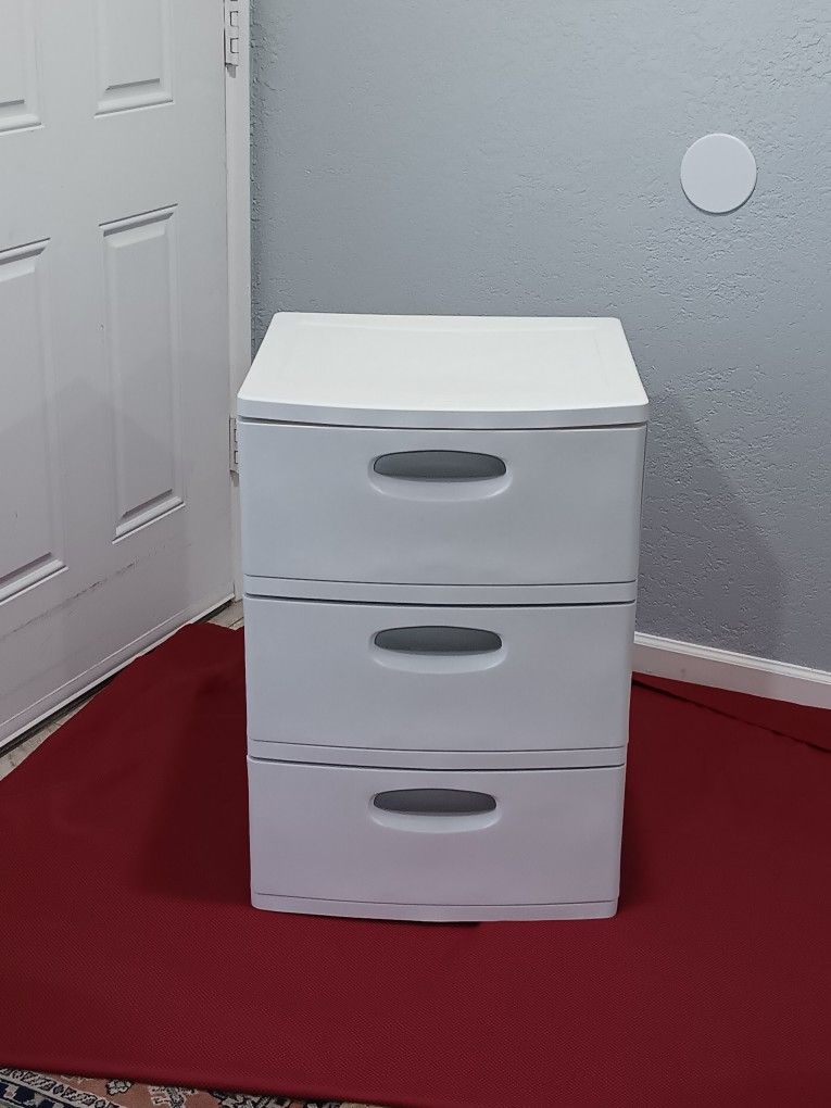 Plastic Drawers In Organizers In Drawers In Storage Bins In Storage Containers In Dressers In Great Condition