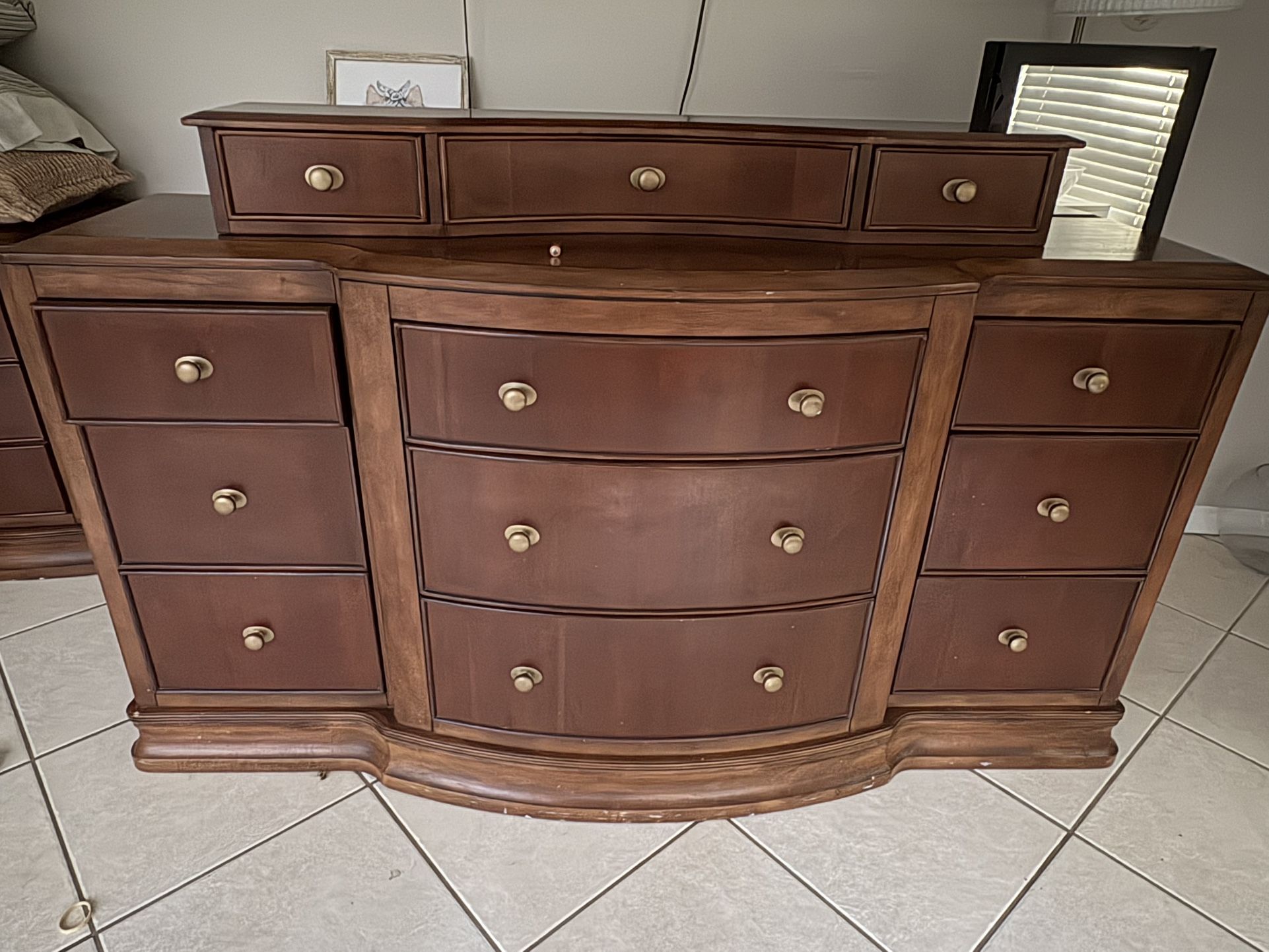 Dresser & 2 Night Stands