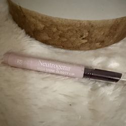 High shine glossy lip