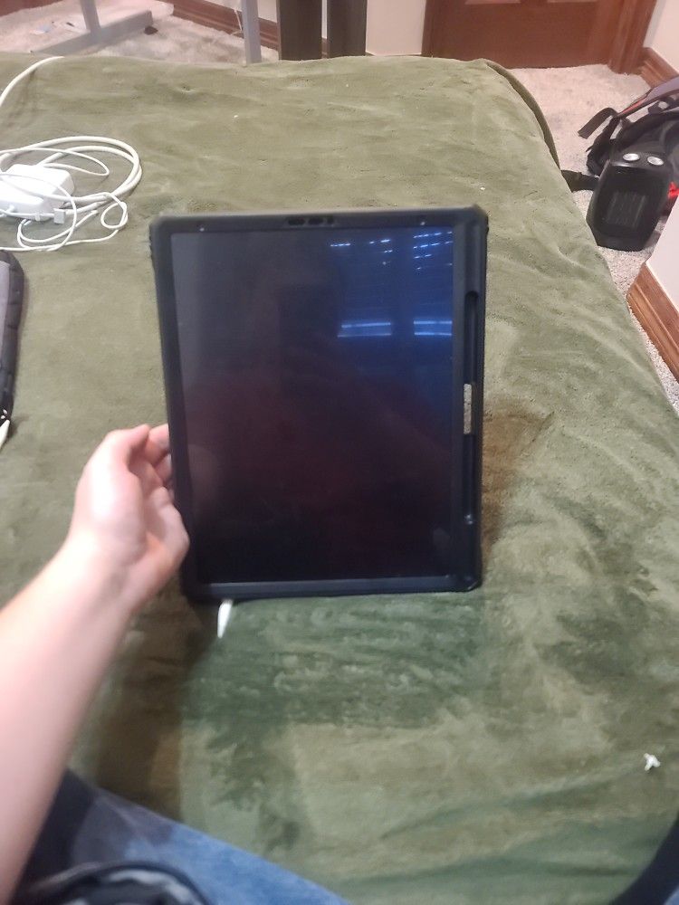 Ipad Pro 2021 512 Gigs Perfect Condition With Box And Case