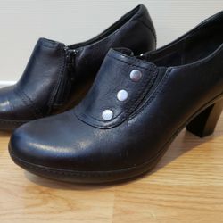 Clarks Atisan womens shoe 7 1/2 Medium 32300 black