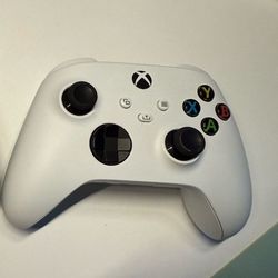 White X-box Controller w Rechargeable Battery