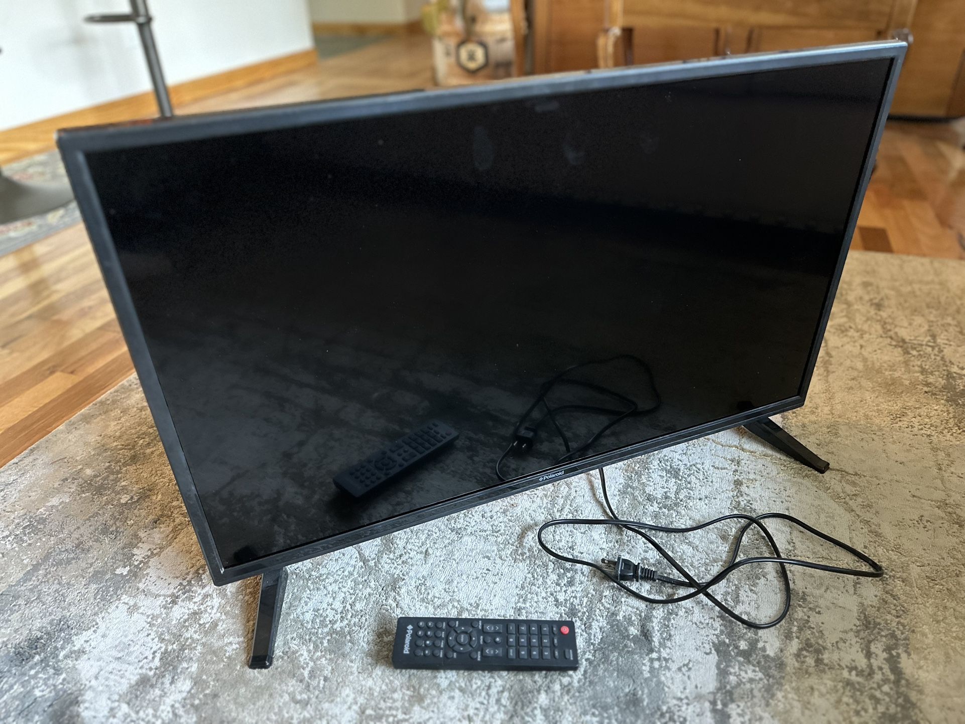 32” Polaroid HD TV w remote
