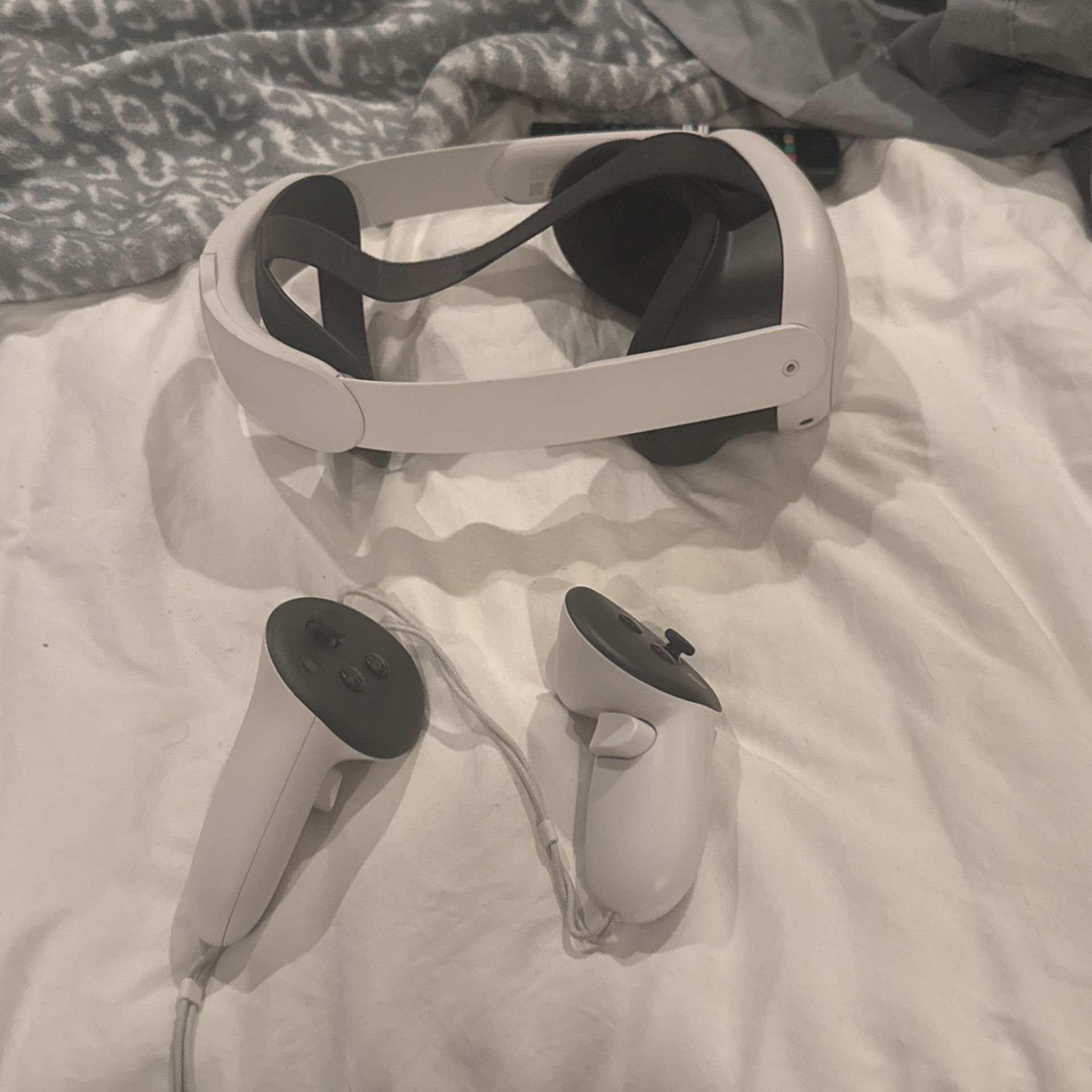 Meta quest 3. VR System With Adjustable Strap Extra And case