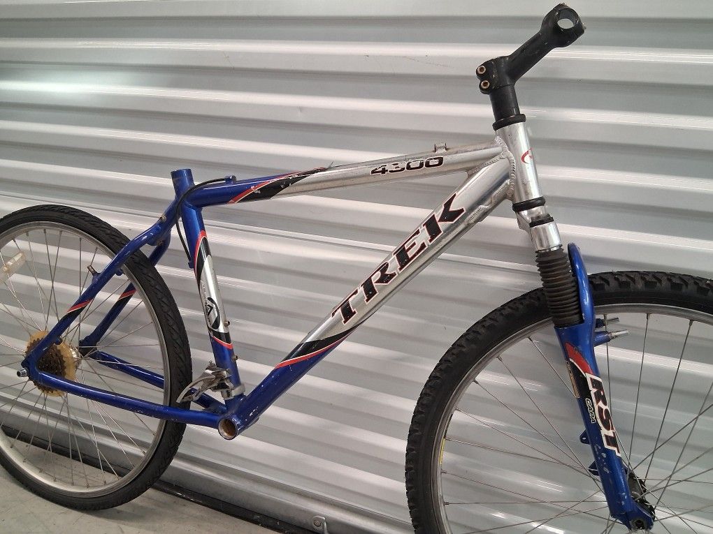 TREK 4300 frameset (frame + suspension fork) + parts