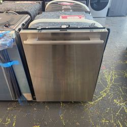 Thermador 24 Inch Built In Dishwasher DWHD660EFM